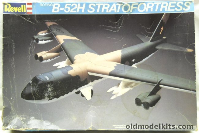 Revell 1/144 Boeing B-52H Stratofortress with GMA-87A Skybolt / AGM-69 SRAM / AGM-28 Hound Dog / ADM-20 Quail Missiles, 4728 plastic model kit